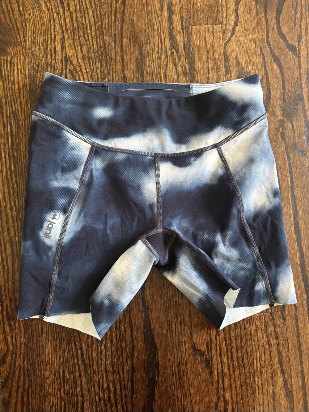 Janji women's trail running groundwork pace shorts 5" inseam XS navy tie dye